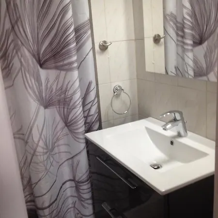 Avec Wifi A 50 M De La Dans Rue Pietonne * Collioure